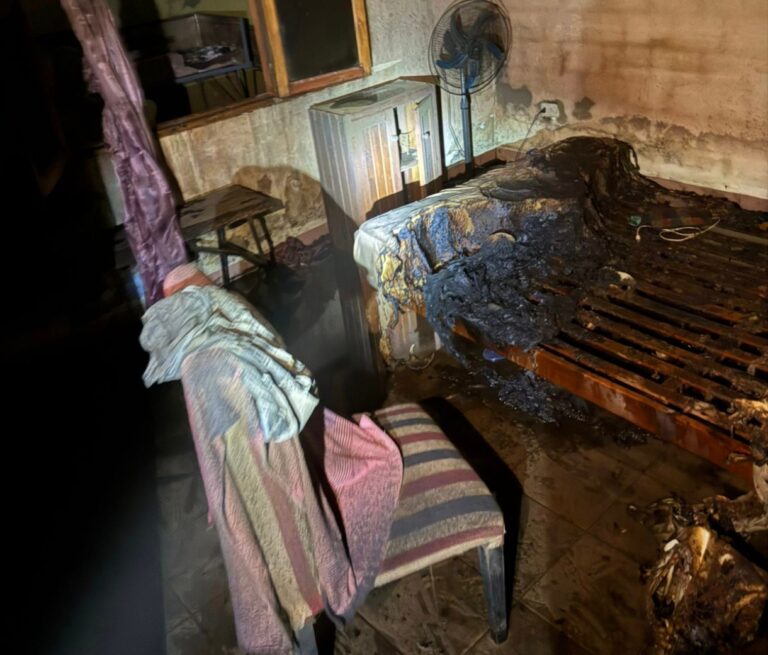 Rápida intervención de Bomberos evitó que una vivienda fuera consumida por las llamas en el Barrio Santa Rosa