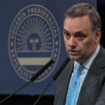 Gobierno habilita ingreso de periodistas y vuelven las conferencias