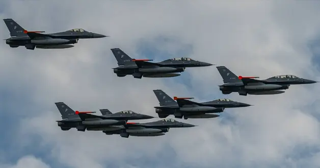 F 16
